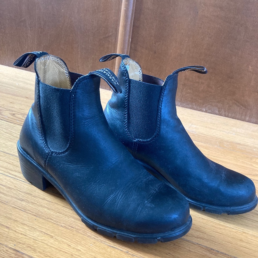 Blundstones womens 8 US